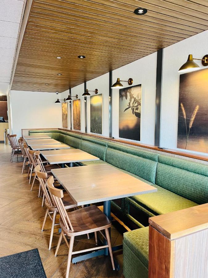 Fairfield Inn & Suites By Marriott Стонтон Экстерьер фото