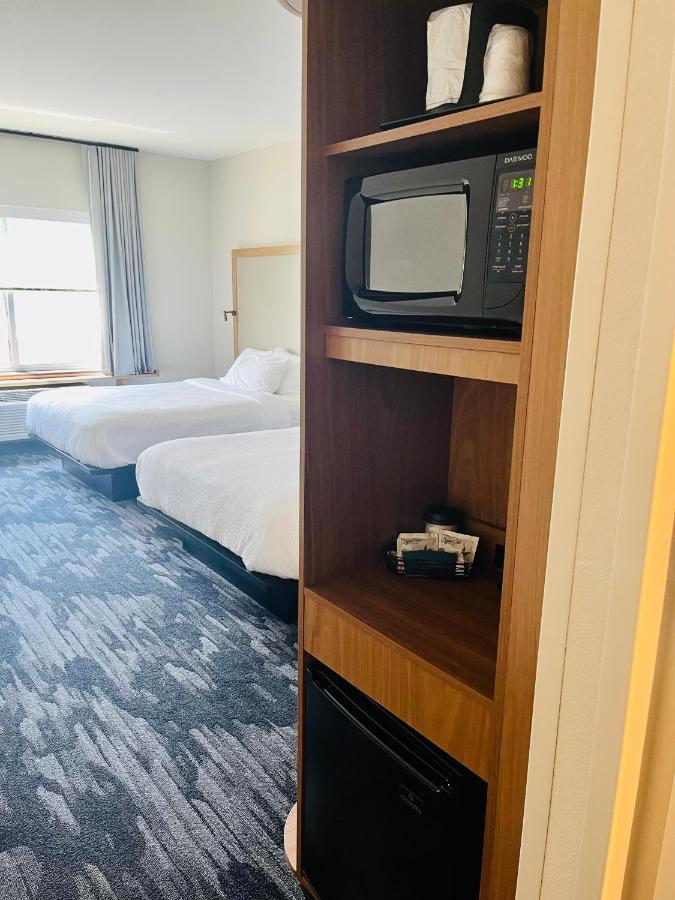 Fairfield Inn & Suites By Marriott Стонтон Экстерьер фото