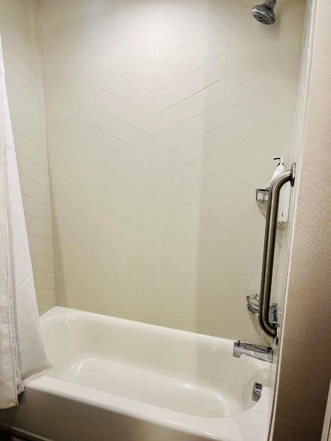 Fairfield Inn & Suites By Marriott Стонтон Экстерьер фото