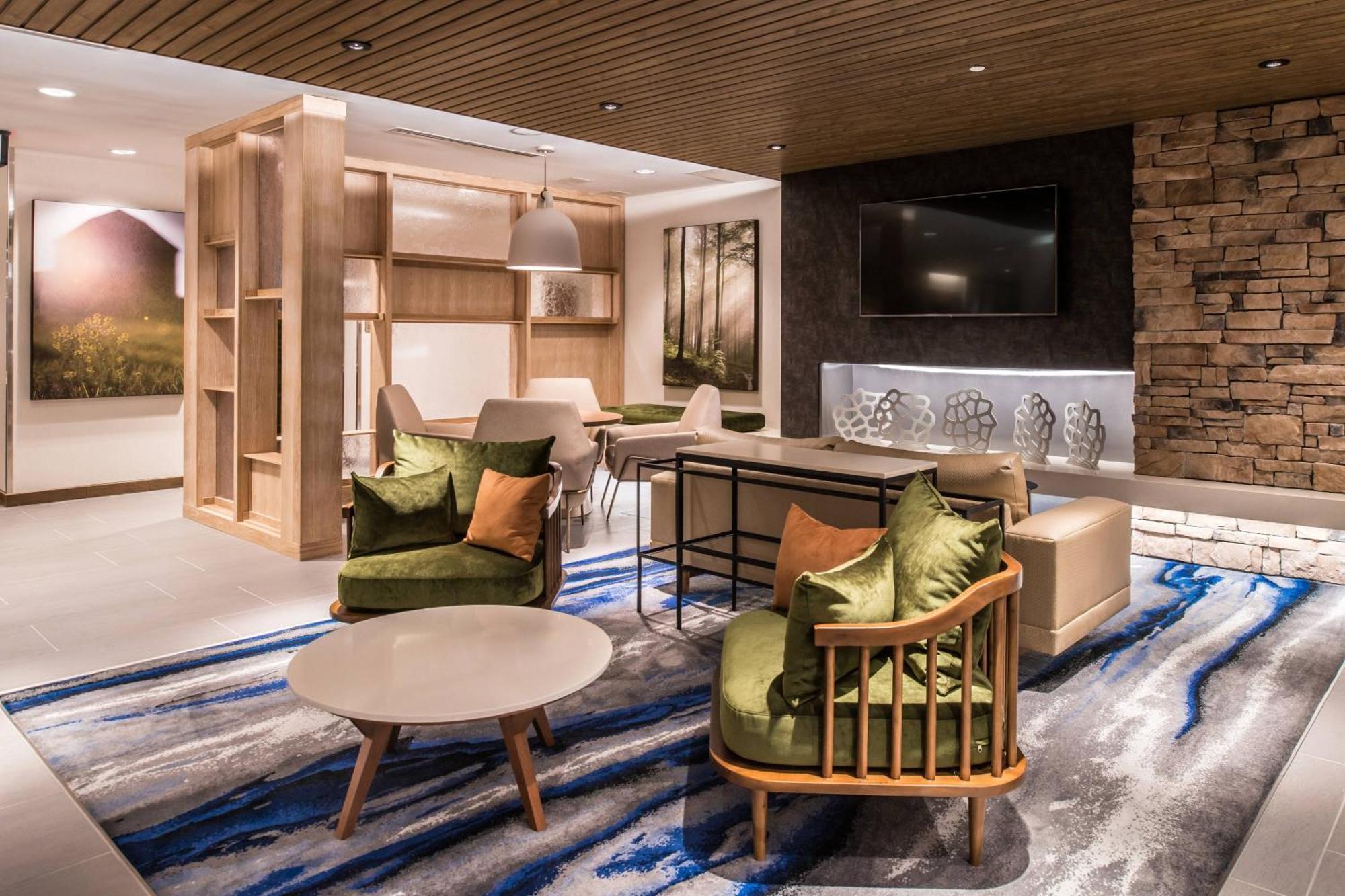 Fairfield Inn & Suites By Marriott Стонтон Экстерьер фото