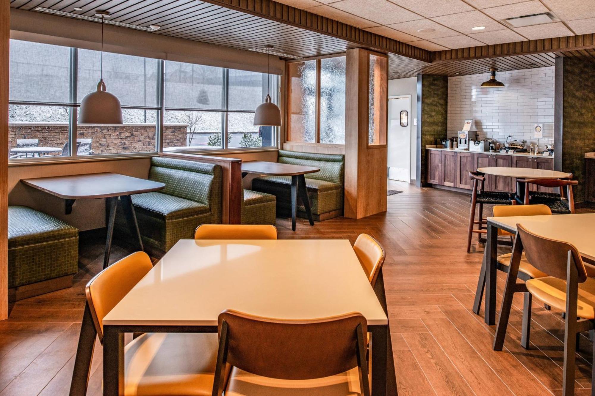 Fairfield Inn & Suites By Marriott Стонтон Экстерьер фото