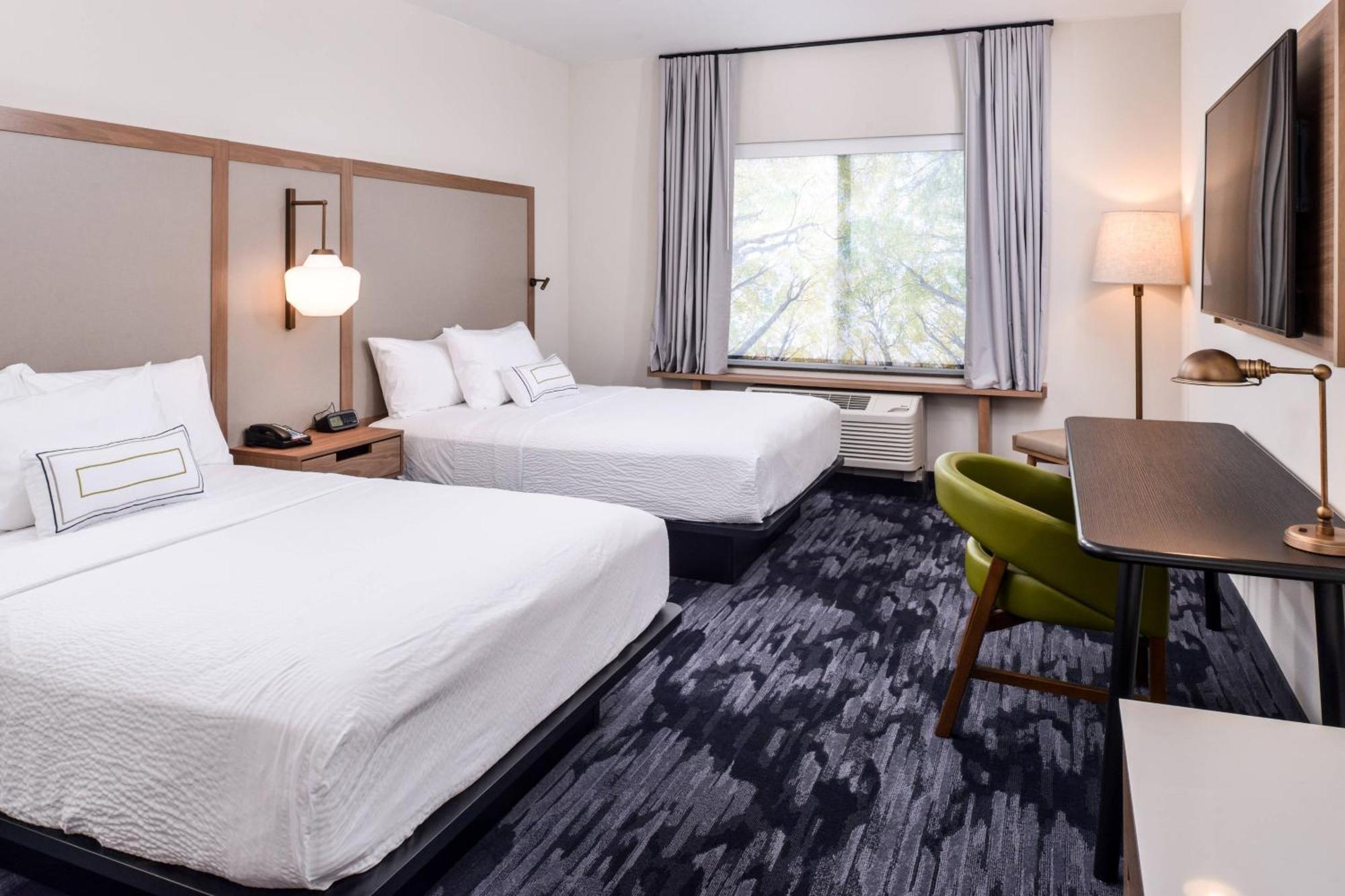Fairfield Inn & Suites By Marriott Стонтон Экстерьер фото